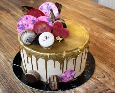 Drip cake de chocolate dorado